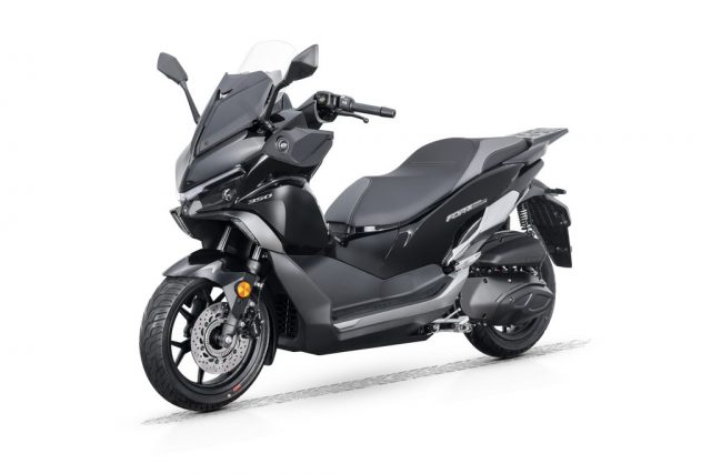 QJMOTOR-FORT-350-EVO-NEGRO-3-4-IZQUIERDO-1024x683