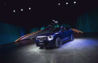 BMW iX5 2027 Difilmkan dengan Cat Biru Doff dan Interior Kulit Warna Kopi