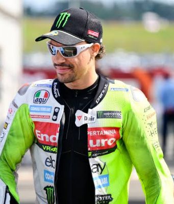 Valentino Rossi mengucapkan selamat tinggal kepada Franco Morbidelli