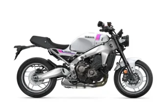 Yamaha XSR900 hadir dengan pilihan warna Neon White yang stylish.