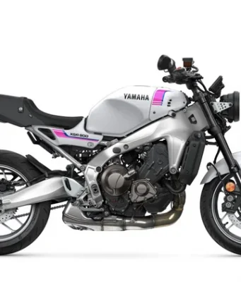 Yamaha XSR900 hadir dengan pilihan warna Neon White yang stylish.