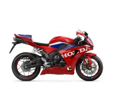 Honda CBR500R FOUR melawan para pesaingnya dari Kawasaki, ZXMOTO, dan QJMotor