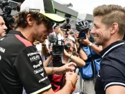 Taktik intimidasi Valentino Rossi membantu Casey Stoner dalam pertarungan sengit di MotoGP.